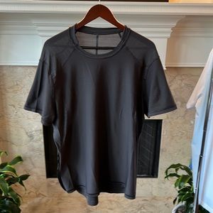 Lululemon Mens XL workout shirt